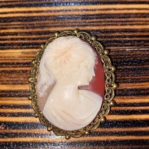 Vintage yellow gold tone cameo